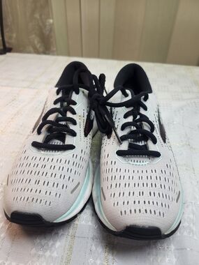 GHOST CUSHION Women's Athletic Running Shoes in Light Gray with Mint Accents